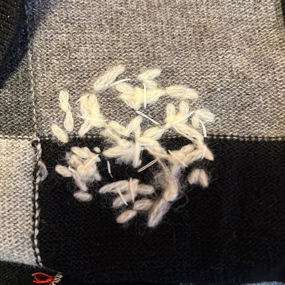 Black/gray checked Christmas cardigan with cute polar bears sporting red scarves - Picture 9 of 10